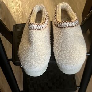 Halston Heritage Cream Mules with Brown Trim